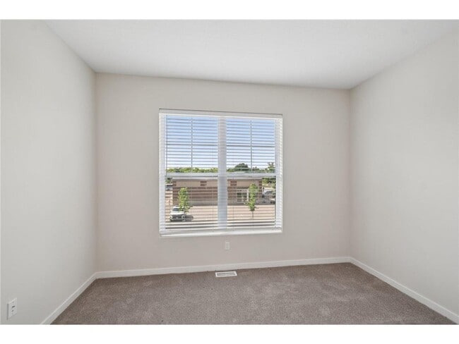 Building Photo - 4750 Ironwood Cir