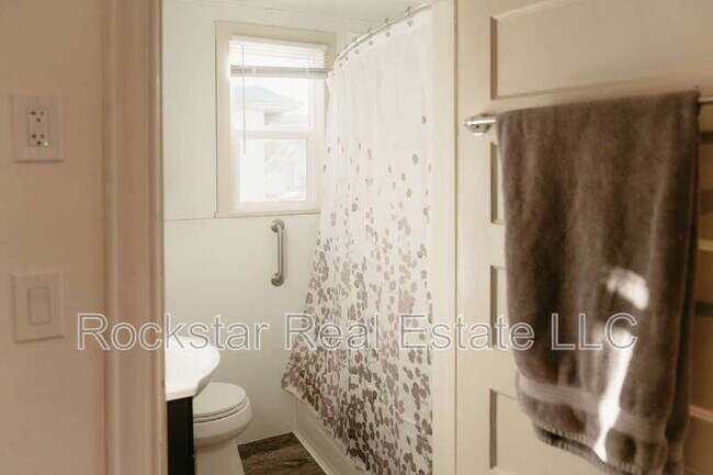 Building Photo - 1307 W Cleveland Ave