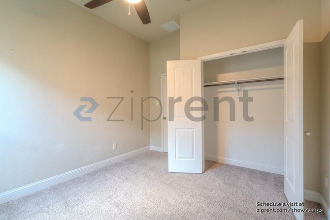 Building Photo - 18818 Lake Ridge Dr
