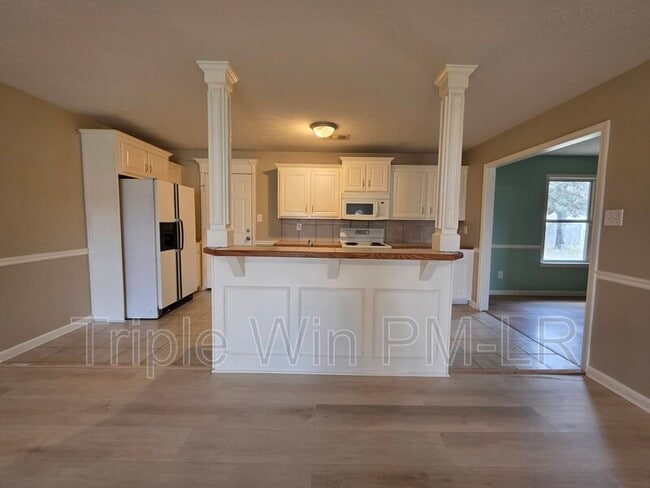 Building Photo - 12 Gold Meadow Loop