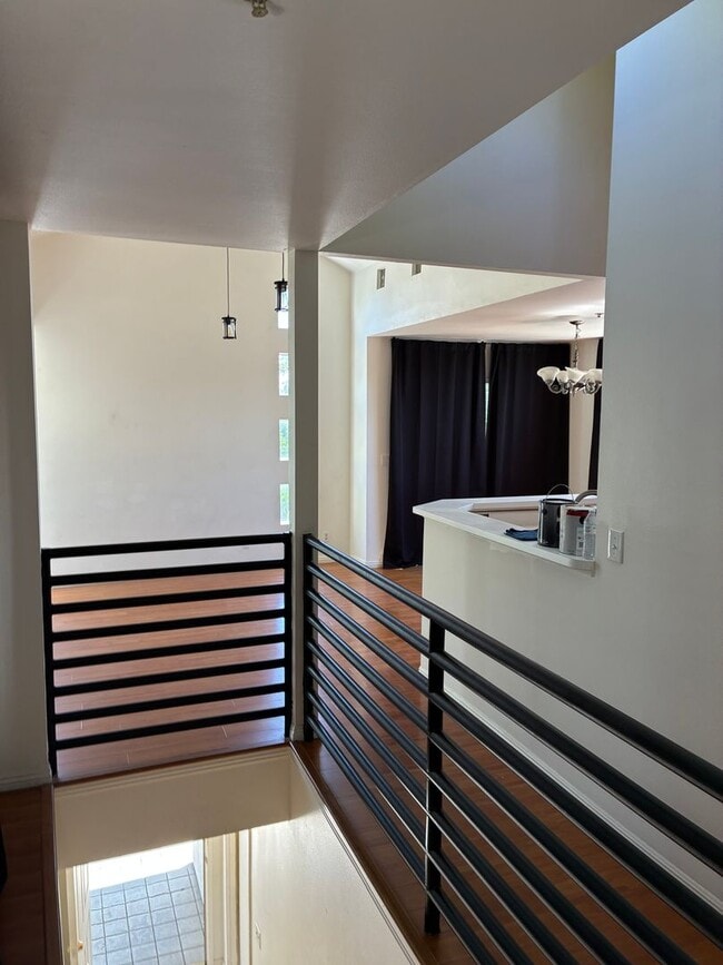 Building Photo - 607Ynez