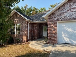 Building Photo - 4 Sullivan Ln