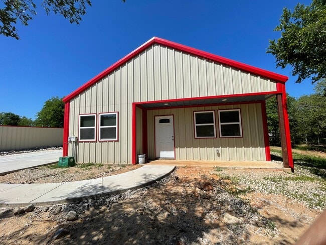 Primary Photo - County Living, 2 bed barndominium