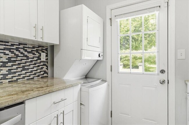 Building Photo - 2705 Lincoln Ct NW