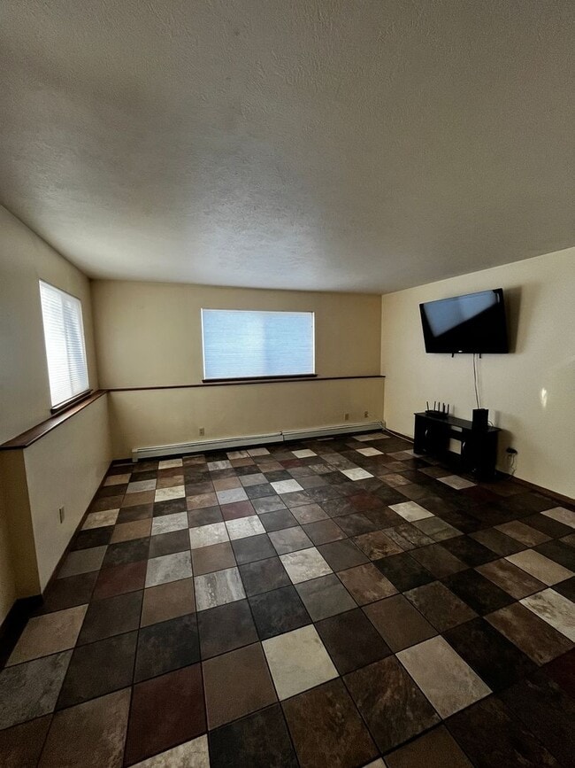 Primary Photo - 94 N Grogan St