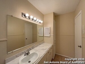 Building Photo - 311 E San Antonio Ave