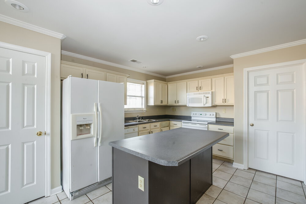 Building Photo - 1550 Far Dr