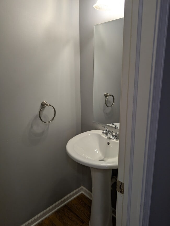 Building Photo - 1966 Alinda Ave