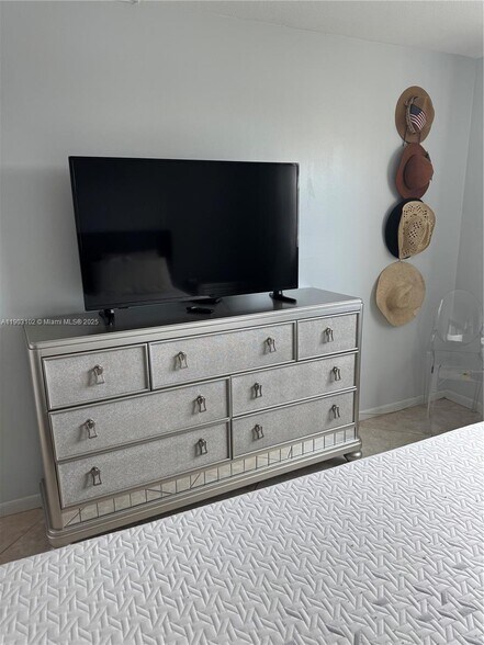 Building Photo - 505 E Dania Beach Blvd