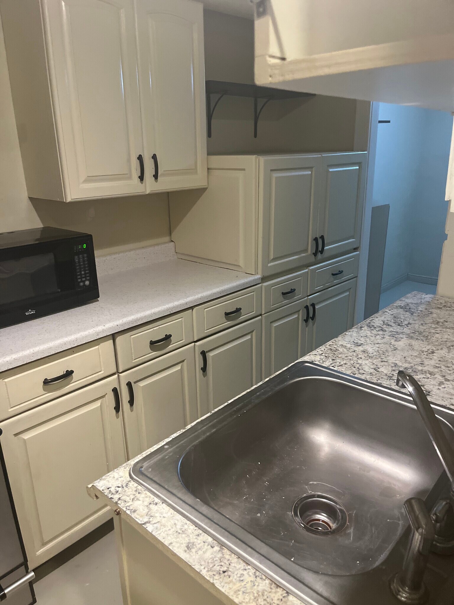Gas stove, dishwasher, refrigerator in kitchen - 12332 S Margaret Rose Dr