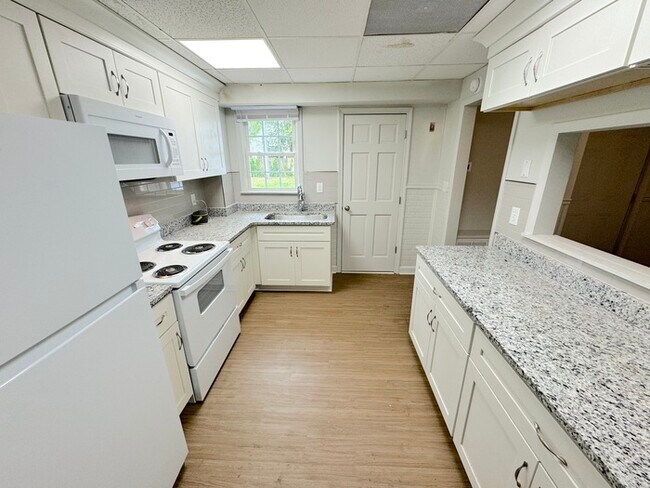 Building Photo - COME MEET YOUR NEW HOME! 2 BEDROOM APARTMENT IN PORTSMOUTH FOR RENT