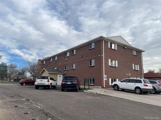 Building Photo - 1676 Hanover St