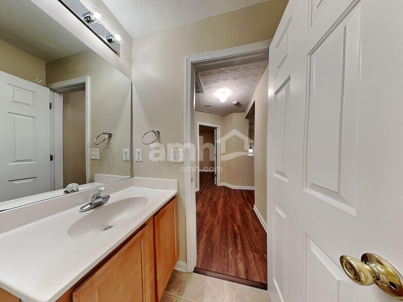 Building Photo - 4245 Windale Dr NW