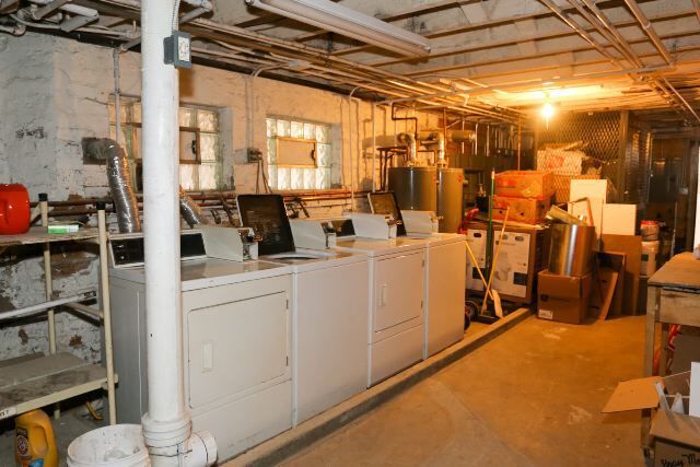 Building Photo - 1460 W Erie St