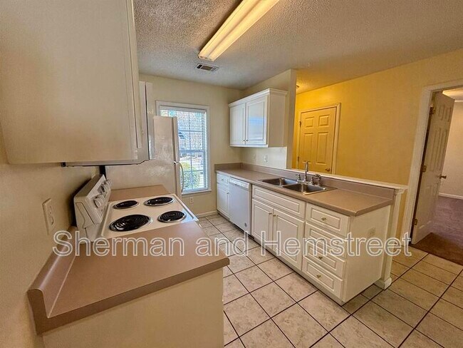 Building Photo - 310 Evans Lake Way