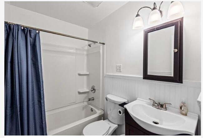 Building Photo - 206 E 37th St