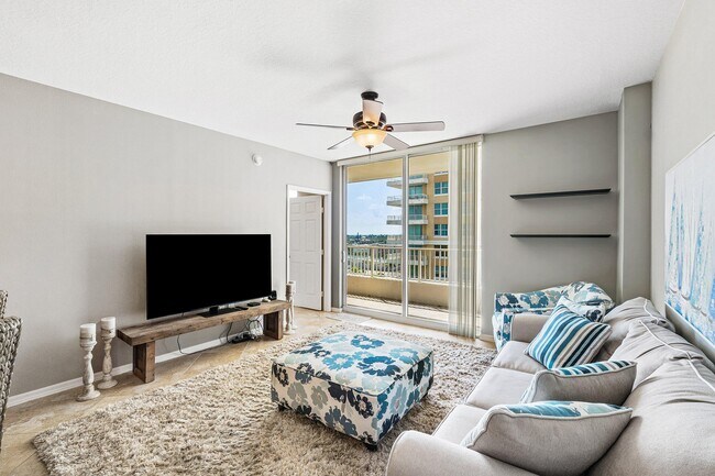 Building Photo - 700 E Boynton Beach Blvd