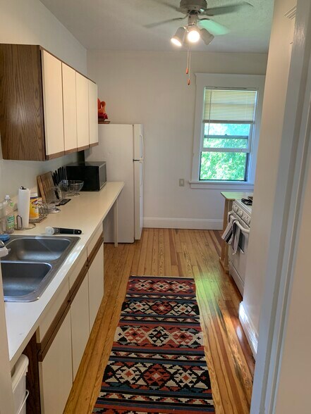 Kitchen - 3402 Brotherton Rd
