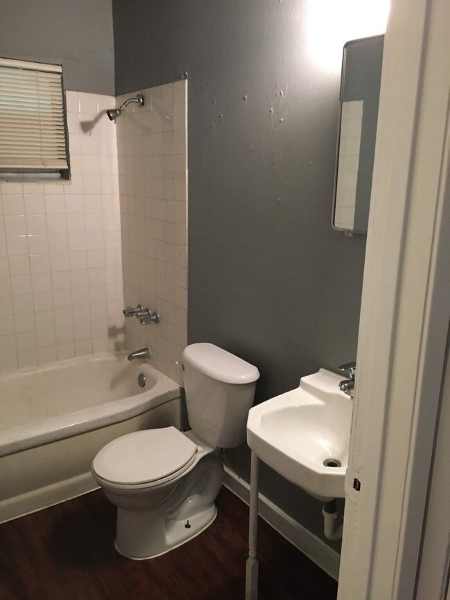 Building Photo - 119 Andrews