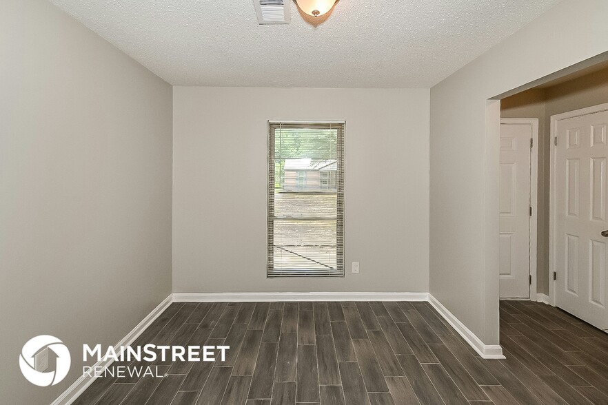 Building Photo - 2895 Devon Cir