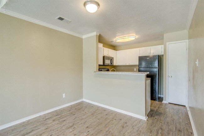 Building Photo - Spring Hill Village Apartments