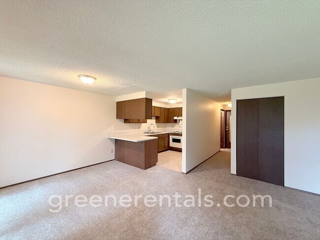 Building Photo - 2BD/1BA West Olympia Duplex