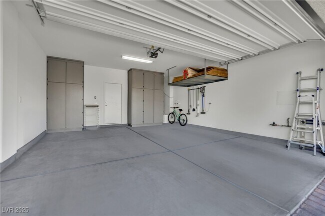 Building Photo - 8907 Roadrunner Ravine St