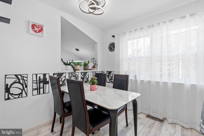 Building Photo - 838 Hendrix St