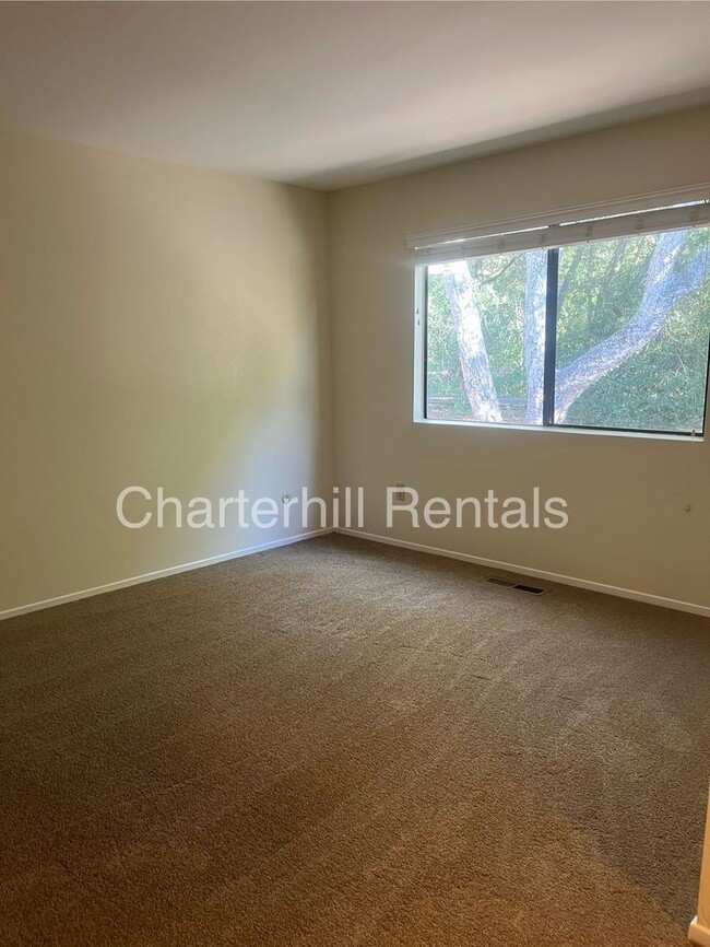 Building Photo - Lovely single level condo in Brush Creek V...