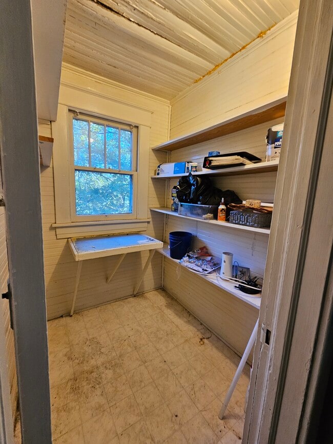 Building Photo - 920 N Church St