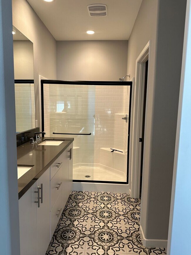 Building Photo - 2 Bed/2.5 Bath, South Temecula Townhome