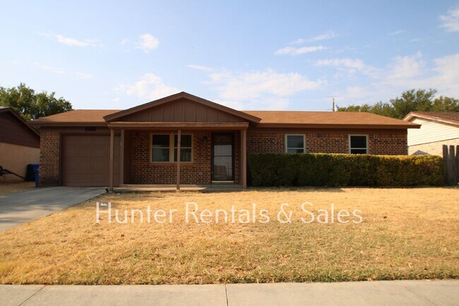 Primary Photo - Mountain of Amenities!