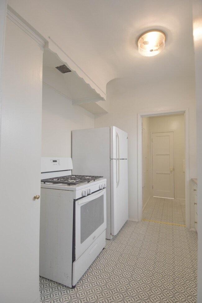 Building Photo - 4347 8th Ave