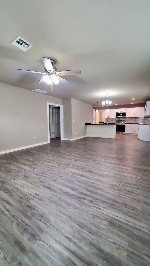 Building Photo - (2) Bed/(1) Bath Available NOW! Updated!