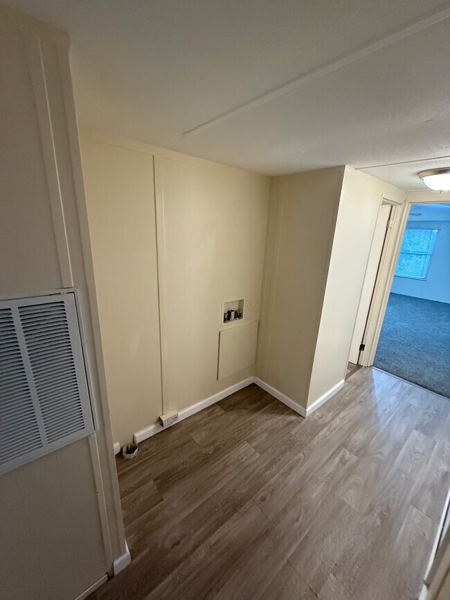 Building Photo - 381 Old Hickory Ln