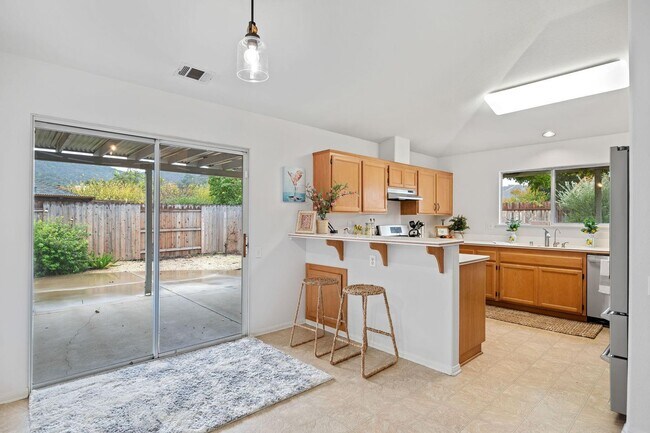 Building Photo - 475 Heritage Ln