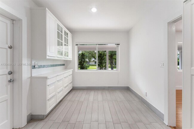 Building Photo - 4724 Orduna Dr