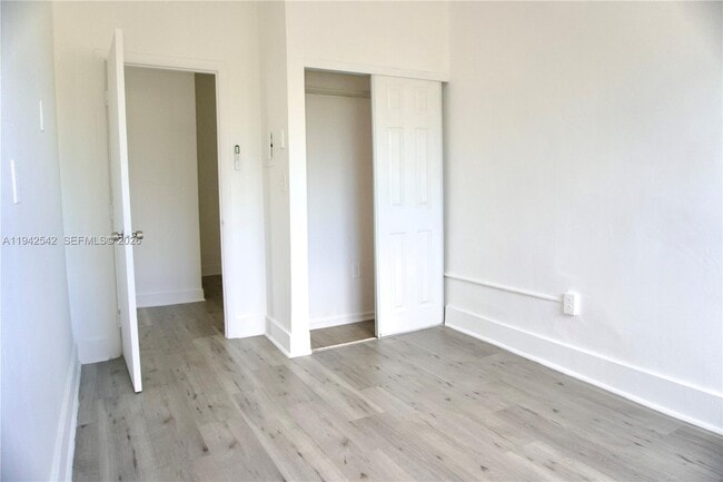 Building Photo - 337 SW 5th Ave