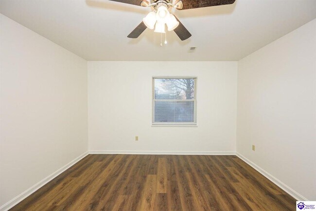 Building Photo - 113 College Street Rd