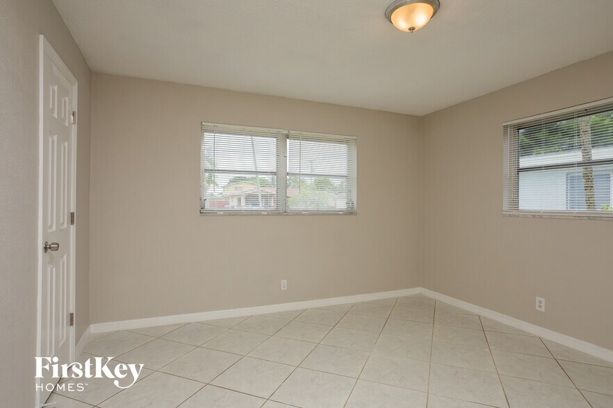 Building Photo - 3430 NW 34th St