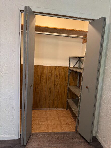 Building Photo - 10021 Northview Dr
