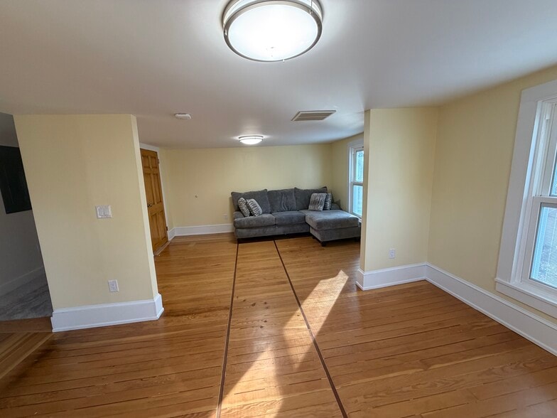 Building Photo - 7 Etna Ln