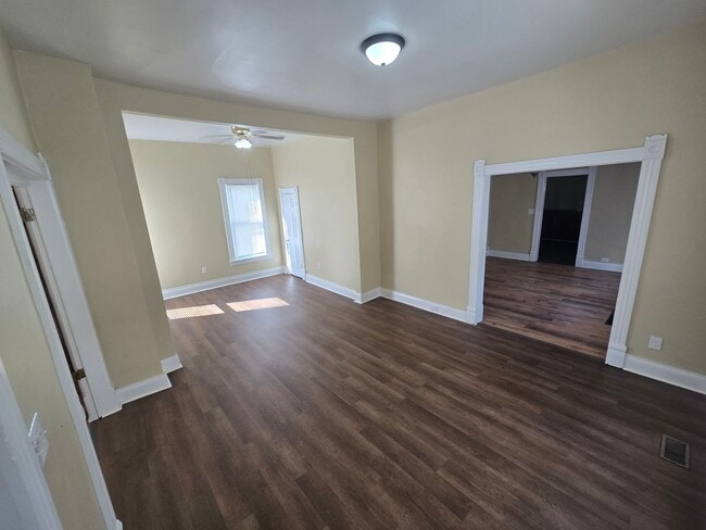 Building Photo - 2 Bedroom