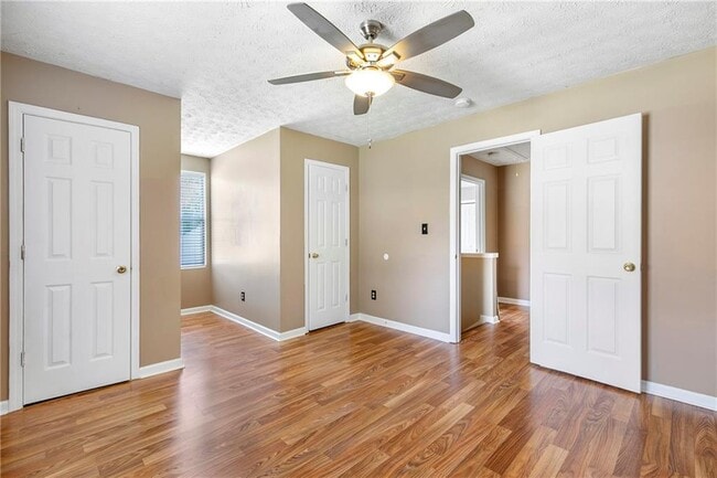 Building Photo - 314 Country Club Dr
