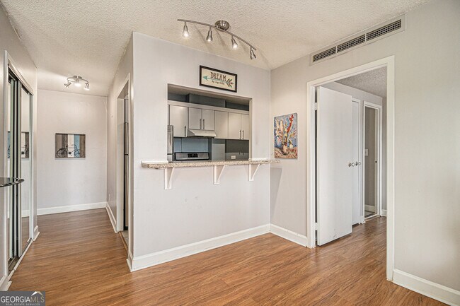 Building Photo - 2285 Peachtree Rd NE