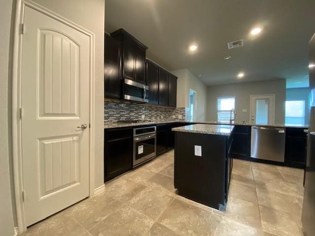 Building Photo - 913 Dickens Dr