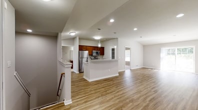 Building Photo - RENT SPECIAL - Upper 2 Bedroom 2 Bathroom Apartment is Available