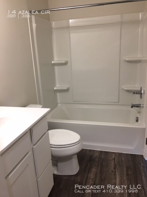 Building Photo - Beautiful 3BR 2BA Townhome built in 2019
