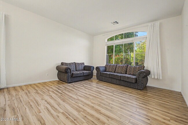 Building Photo - 8663 W Yukon Dr