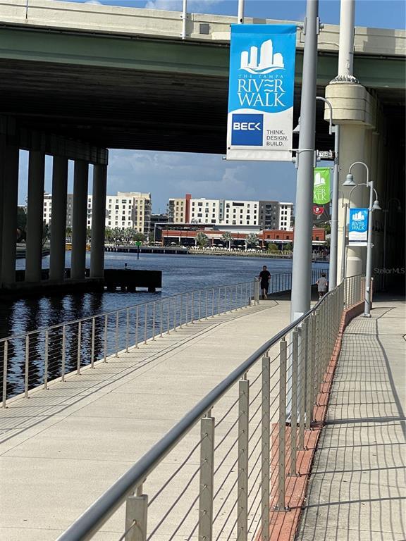 Building Photo - 1501 Doyle Carlton Dr